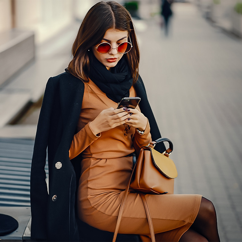 The Revival of Vintage: Incorporating Retro Accessories into Modern Outfits